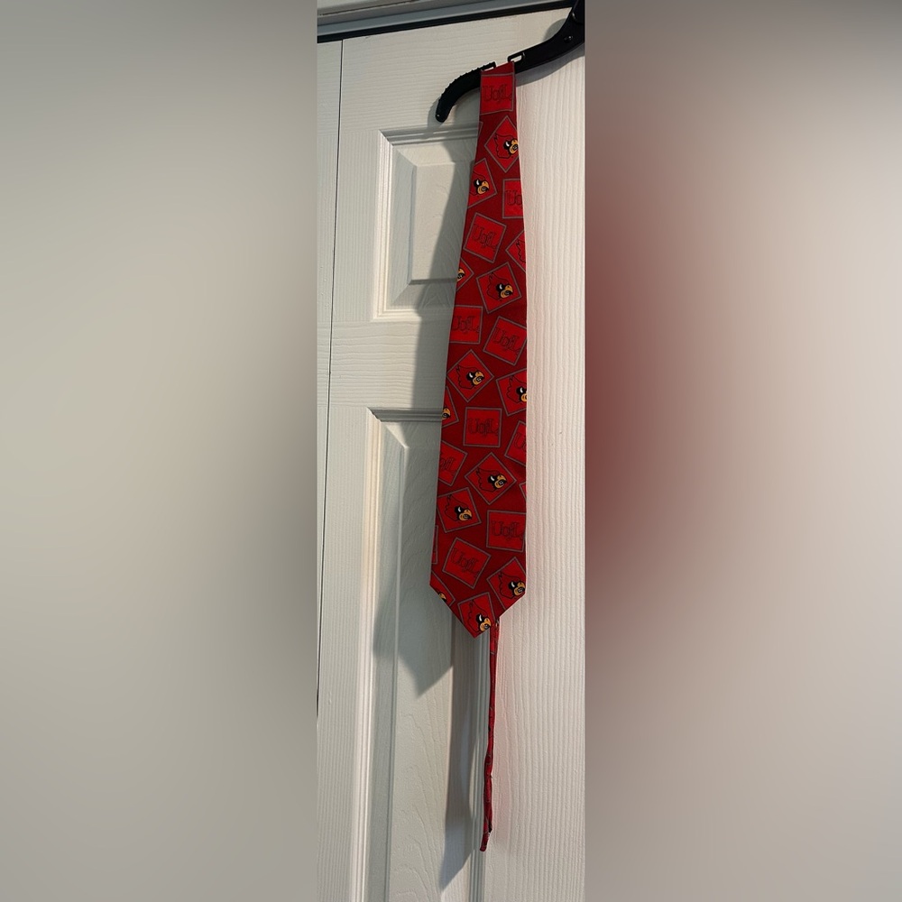 Merge Left Louisville Tie